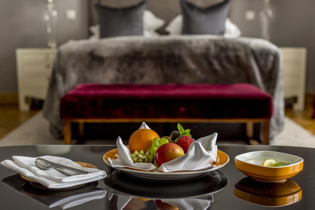 St. Petersbourg Hotel - Small Luxury Hotels Of The World 塔林 外观 照片
