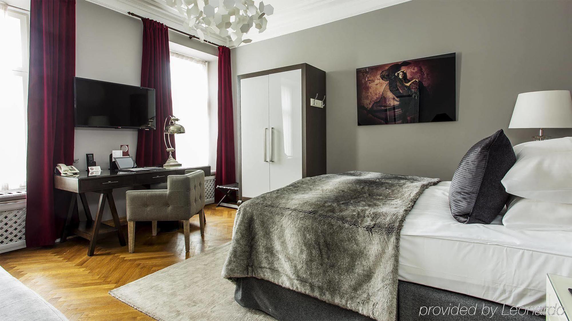 St. Petersbourg Hotel - Small Luxury Hotels Of The World 塔林 外观 照片